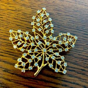Vintage Crystal Rhinestone Gold Tone Openwork Maple Leaf Brooch Pin 2 1/4"